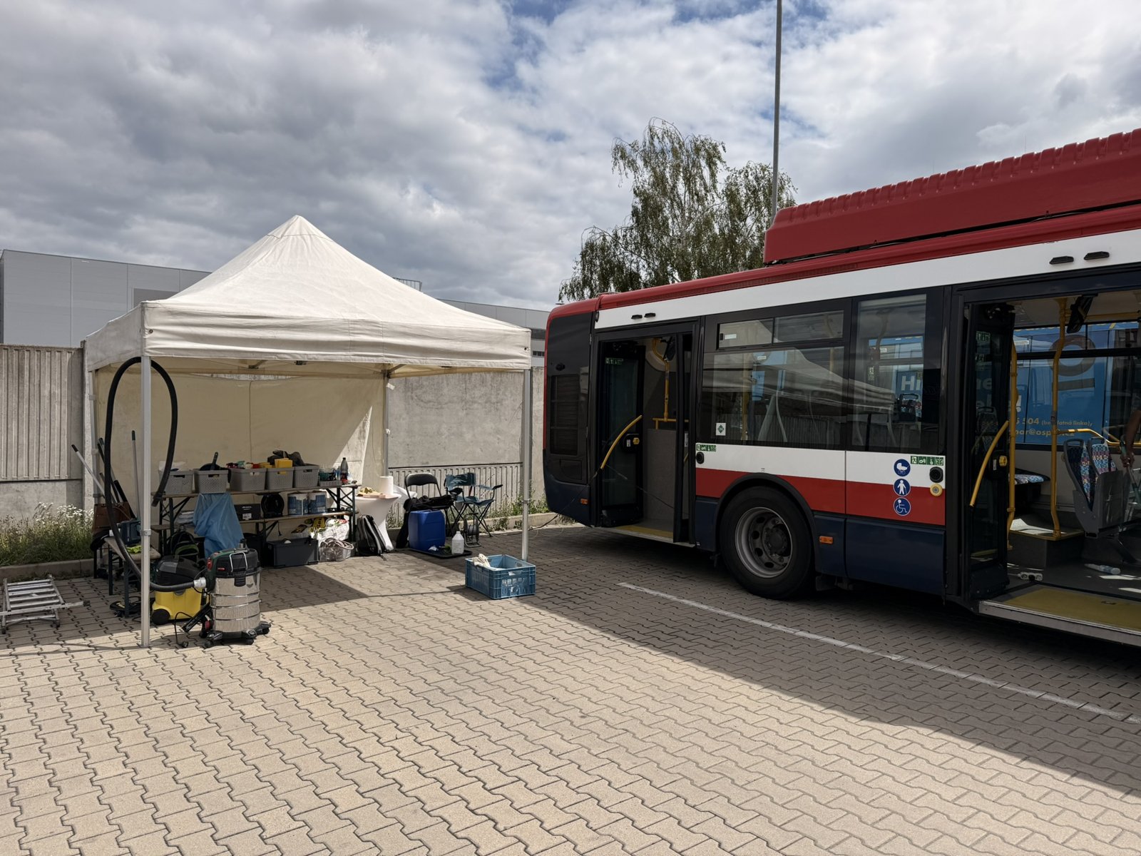 Profesionální čištění autobusů MHD